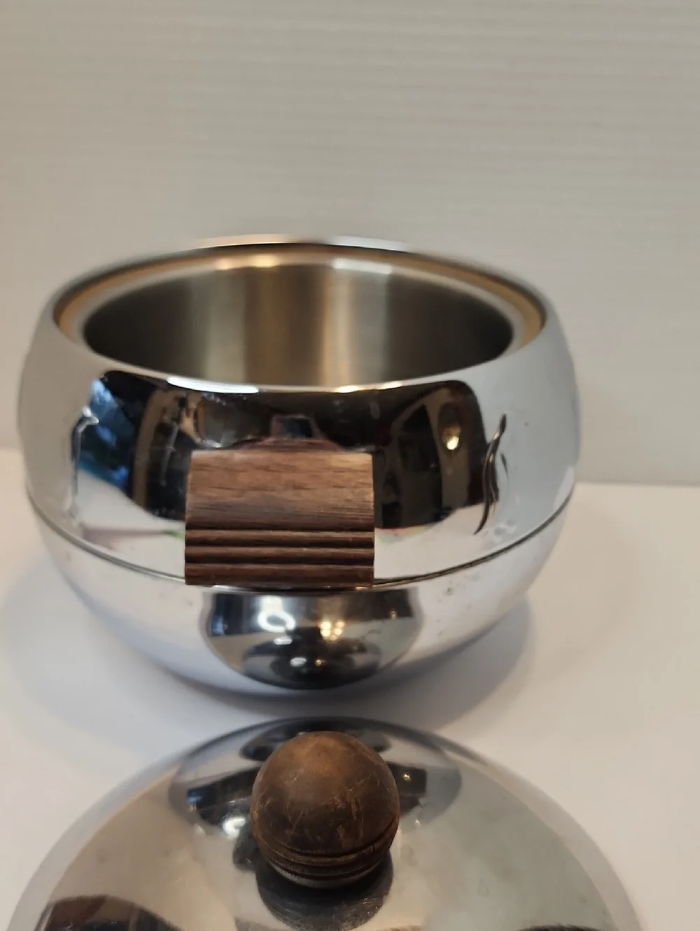 WEST BEND Penguin Hot Cold Server Vintage Chrome Ice Holder w/Wood Knob - Silver